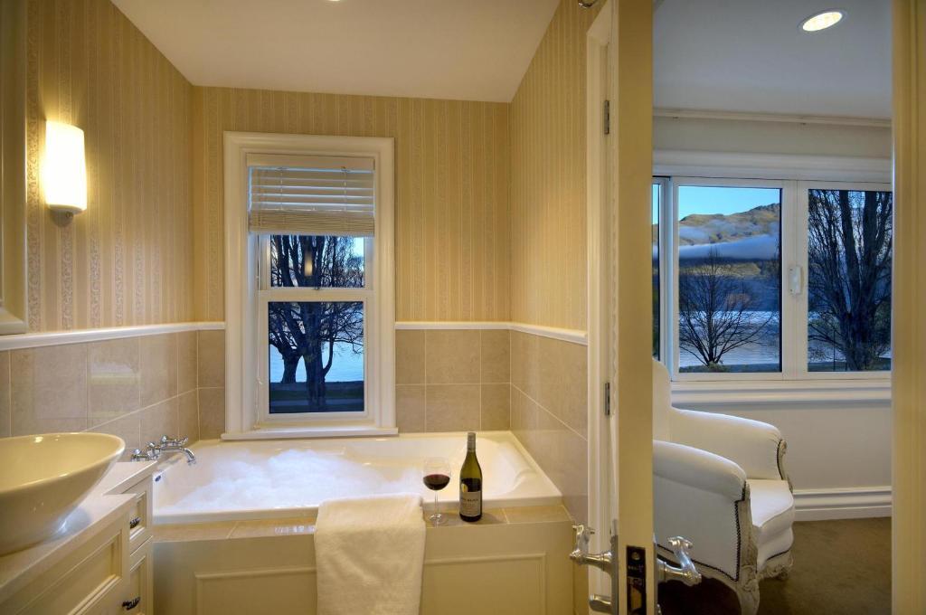 Esplanade Queenstown By Staysouth Exterior foto
