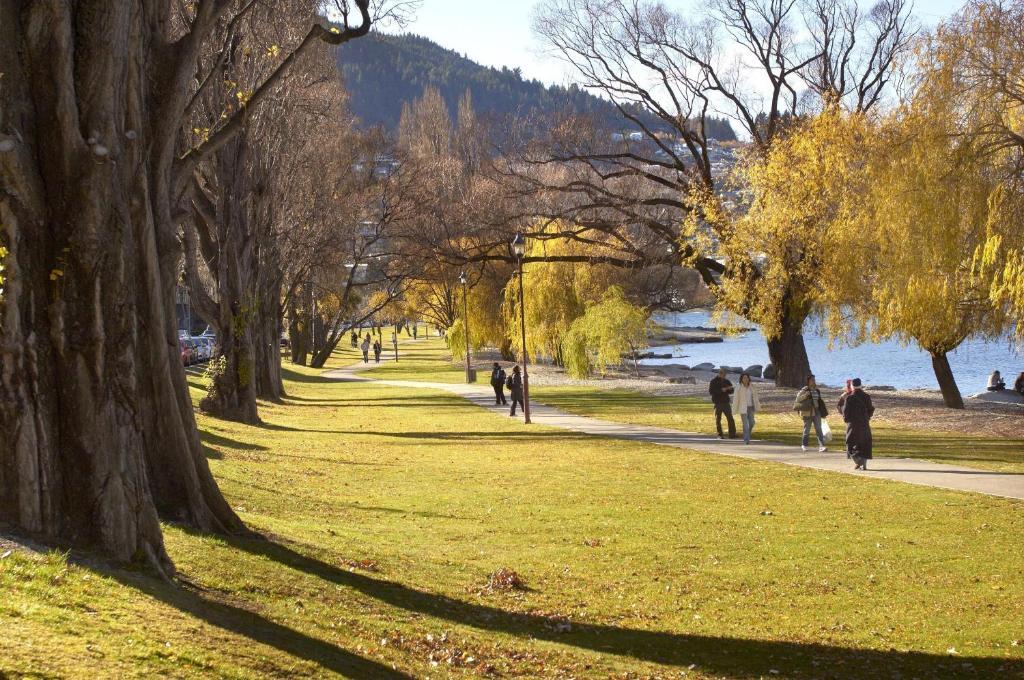 Esplanade Queenstown By Staysouth Exterior foto